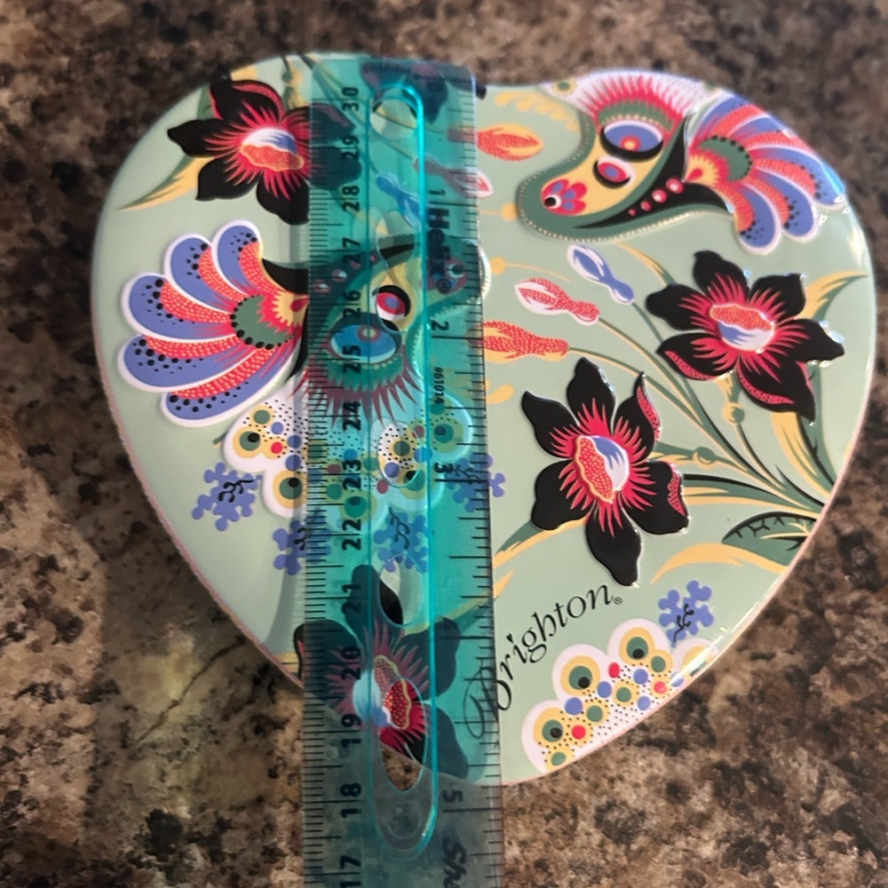 Brighton Heart Tin with Floral Motif - Picture 4 of 6